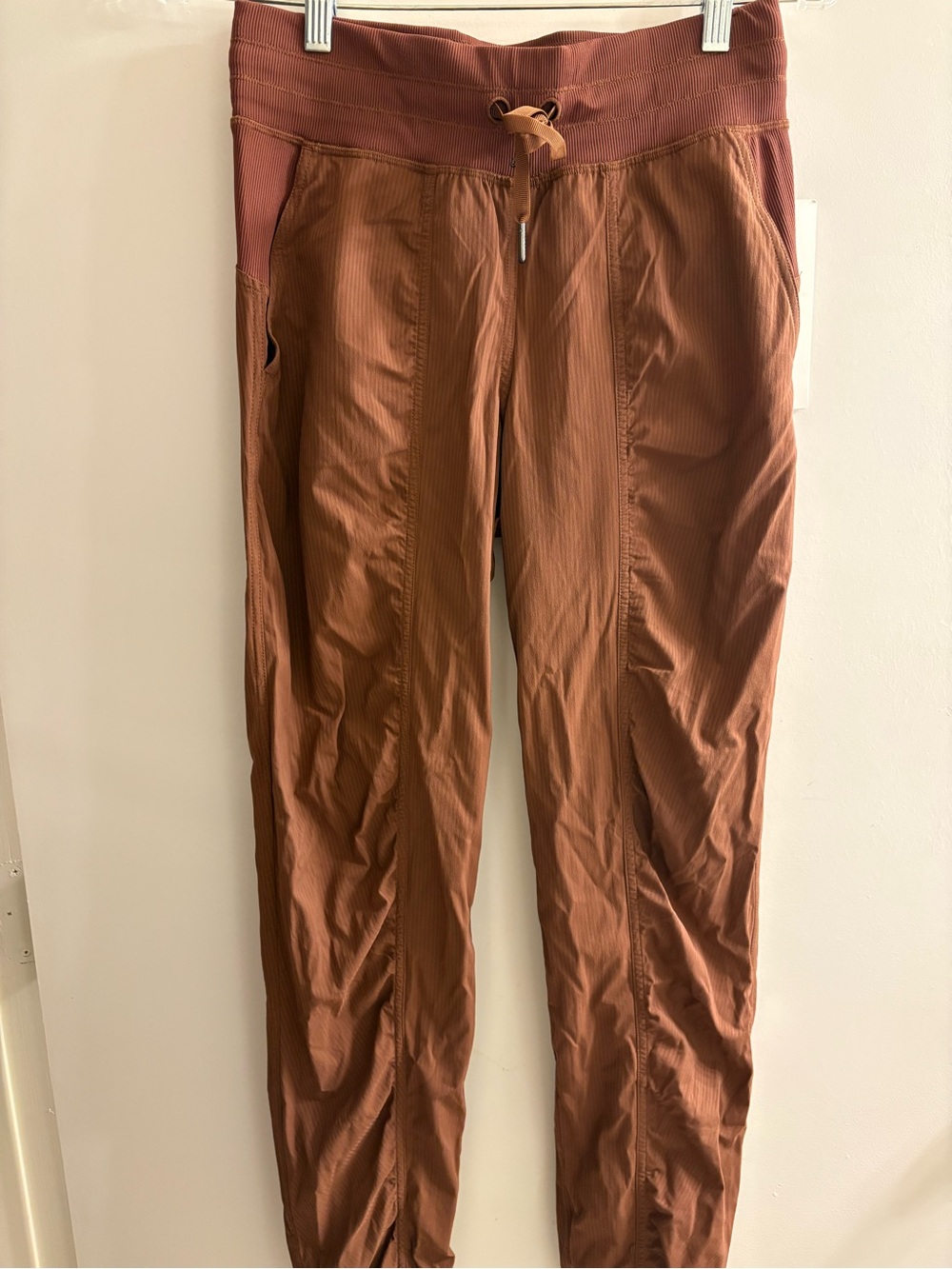 Lululemon Athletica Women’s Dance Studio MR Jogger Size 4 Color Rust Brown NWT